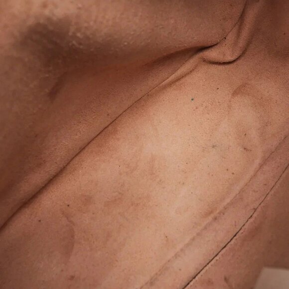 Gucci White Quilted Leather Marmont Small Camera Bag - Picture 10 of 12